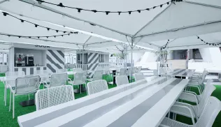 ISO LAND（テーブル席）